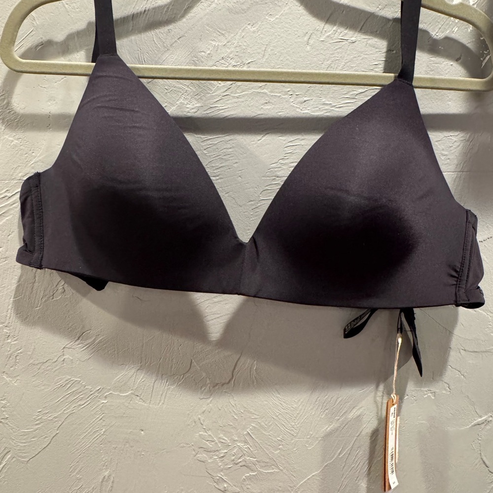 NWT Skims wireless lightly lined bra